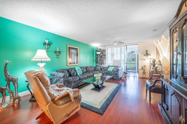 15456 Pembridge Drive 111, Delray Beach, FL 33484