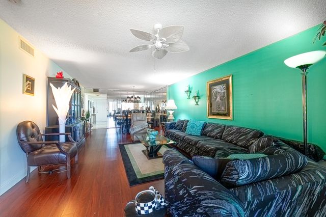 15456 Pembridge Drive 111, Delray Beach, FL 33484