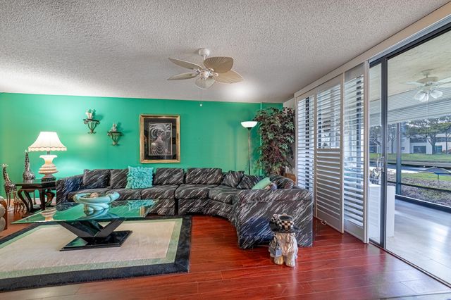 15456 Pembridge Drive 111, Delray Beach, FL 33484