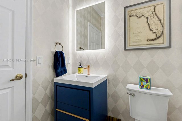 1140 Canella Ln, Hollywood, FL 33019