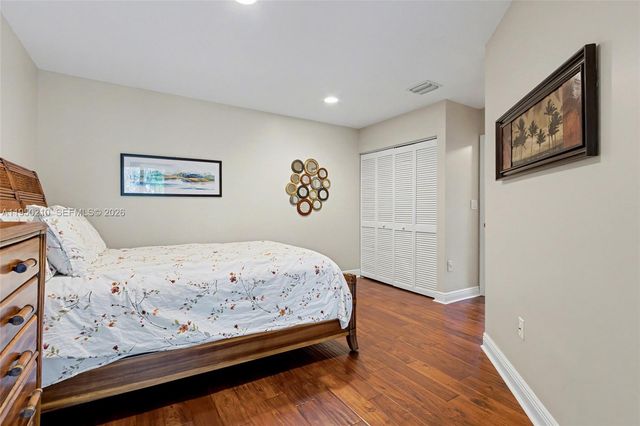 1140 Canella Ln, Hollywood, FL 33019