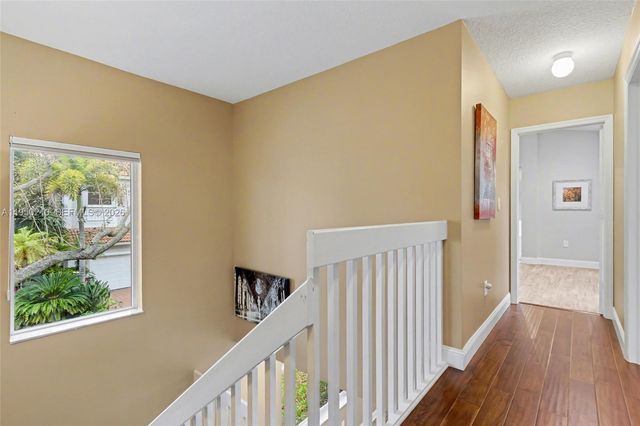 1140 Canella Ln, Hollywood, FL 33019