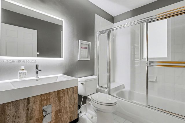 1140 Canella Ln, Hollywood, FL 33019