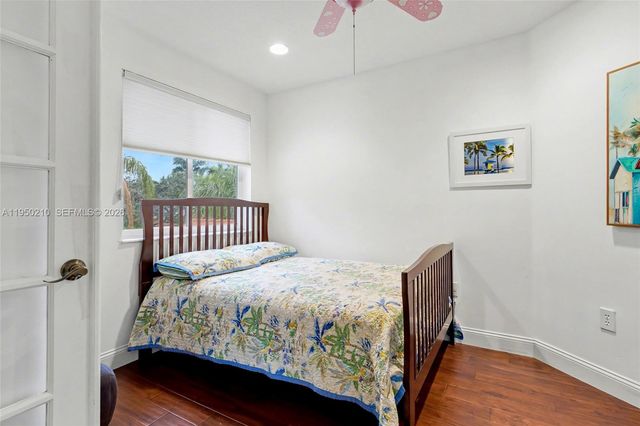 1140 Canella Ln, Hollywood, FL 33019