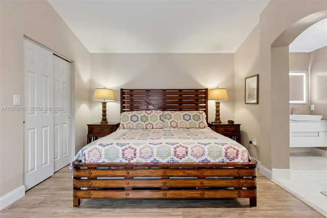 1140 Canella Ln, Hollywood, FL 33019