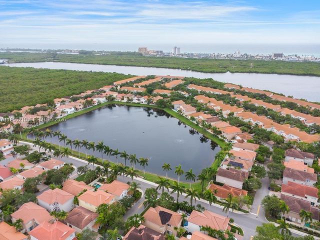 1140 Canella Ln, Hollywood, FL 33019