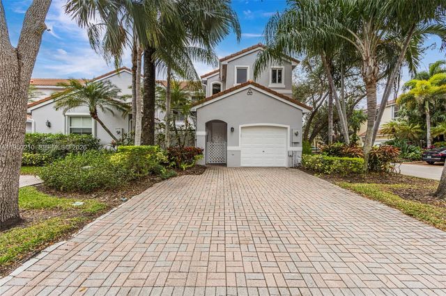 1140 Canella Ln, Hollywood, FL 33019