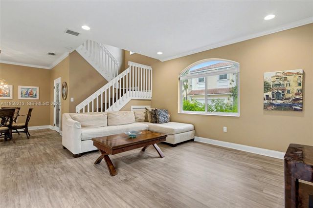 1140 Canella Ln, Hollywood, FL 33019