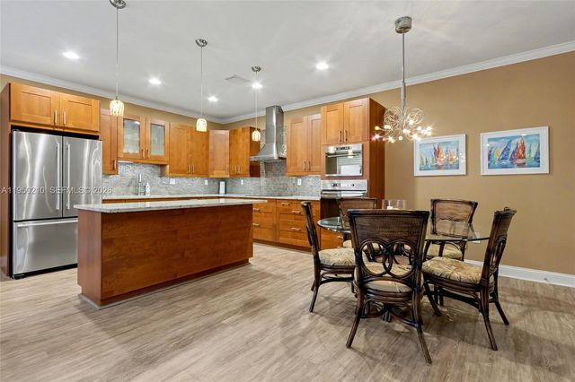 1140 Canella Ln, Hollywood, FL 33019