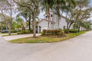1140 Canella Ln, Hollywood, FL 33019