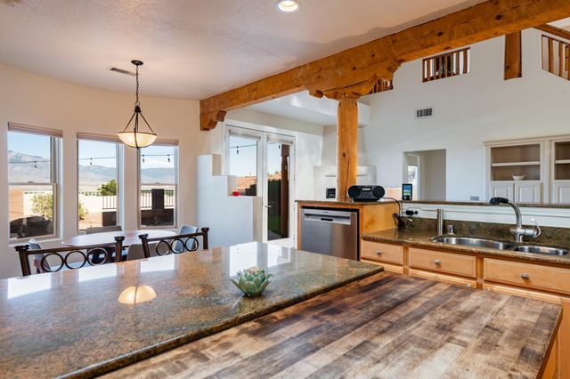 1408 Wilkes Way SE, Rio Rancho, NM 87124