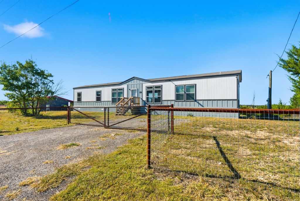 3639 Cedar Street, Weatherford, TX 76088