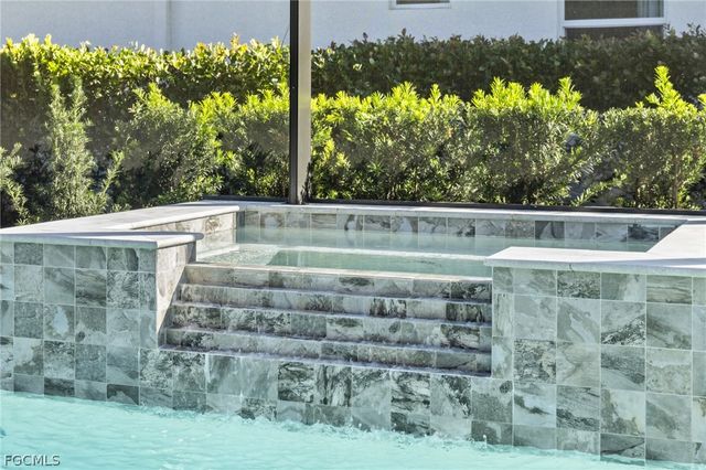 14806 Dockside LN, Naples, FL 34114