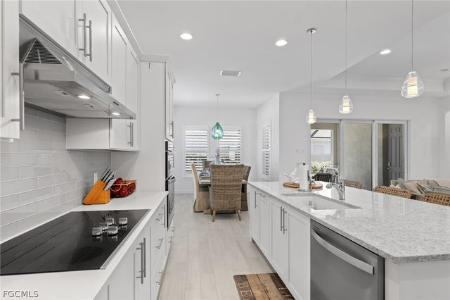 14806 Dockside LN, Naples, FL 34114