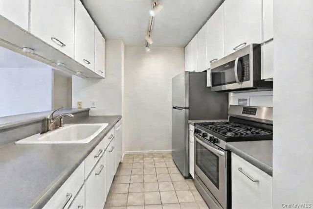 4 Martine Avenue 1507, White Plains, NY 10606