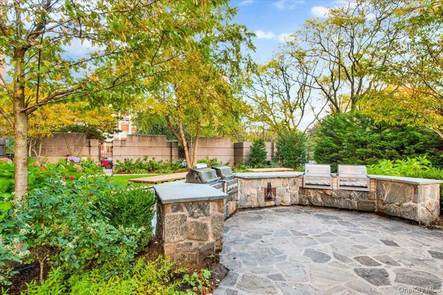 4 Martine Avenue 1507, White Plains, NY 10606