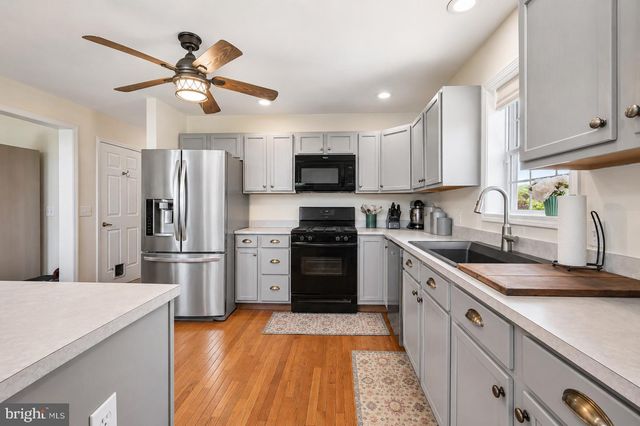12 MELISSA LN, Pilesgrove, NJ 08098