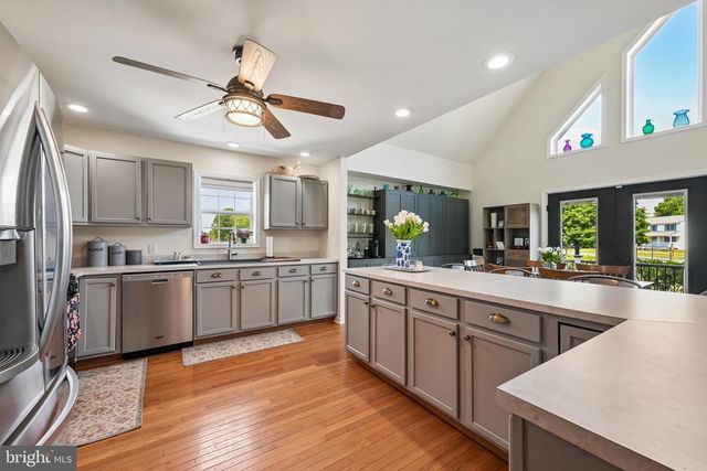 12 MELISSA LN, Pilesgrove, NJ 08098