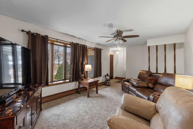 820 E Center Street, Juneau, WI 53039