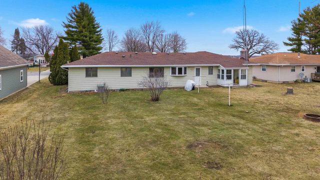 820 E Center Street, Juneau, WI 53039