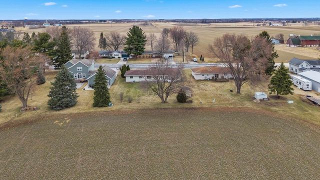 820 E Center Street, Juneau, WI 53039