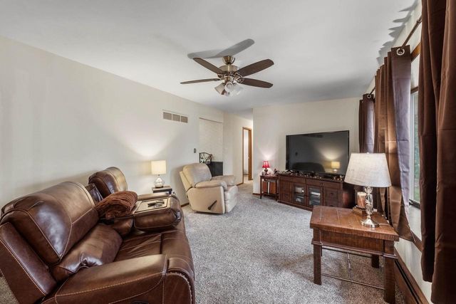 820 E Center Street, Juneau, WI 53039