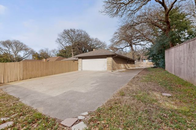 2712 Lincoln Drive, Arlington, TX 76006