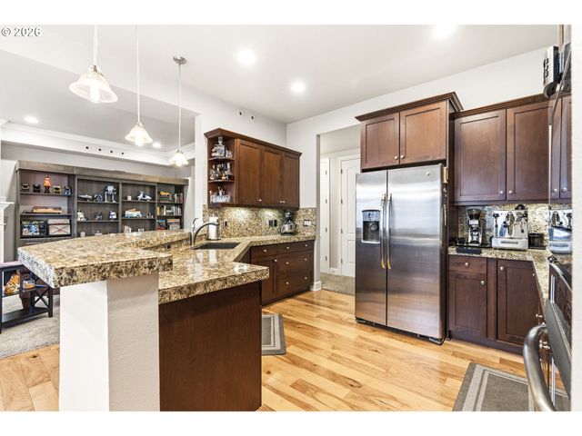 707 N HAYDEN ISLAND Dr 227, Portland, OR 97217