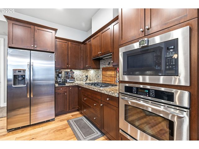 707 N HAYDEN ISLAND Dr 227, Portland, OR 97217