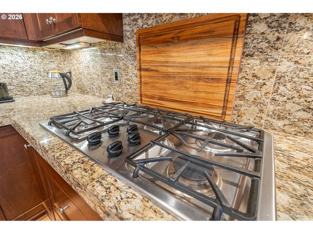 707 N HAYDEN ISLAND Dr 227, Portland, OR 97217