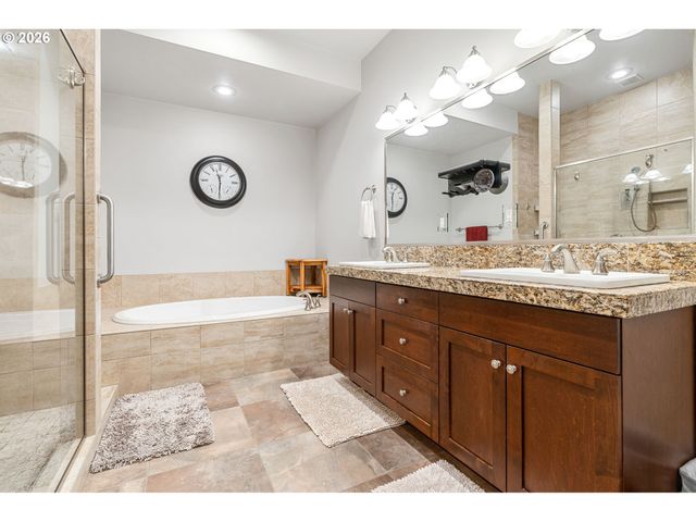 707 N HAYDEN ISLAND Dr 227, Portland, OR 97217