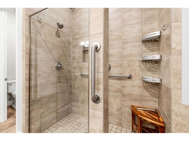 707 N HAYDEN ISLAND Dr 227, Portland, OR 97217