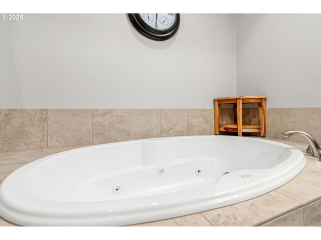 707 N HAYDEN ISLAND Dr 227, Portland, OR 97217