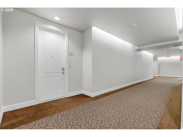 707 N HAYDEN ISLAND Dr 227, Portland, OR 97217