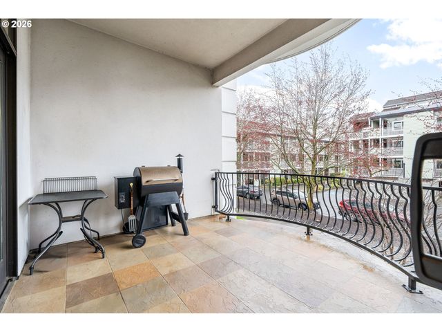 707 N HAYDEN ISLAND Dr 227, Portland, OR 97217