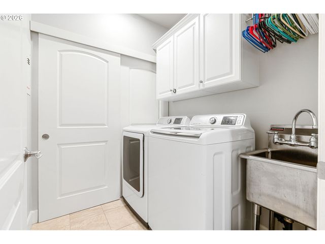 707 N HAYDEN ISLAND Dr 227, Portland, OR 97217