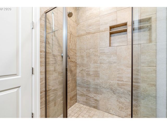 707 N HAYDEN ISLAND Dr 227, Portland, OR 97217