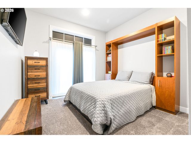 707 N HAYDEN ISLAND Dr 227, Portland, OR 97217