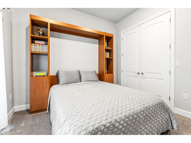 707 N HAYDEN ISLAND Dr 227, Portland, OR 97217