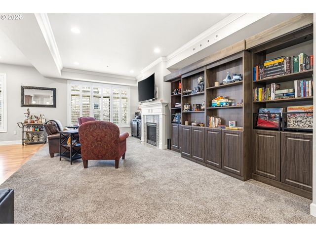 707 N HAYDEN ISLAND Dr 227, Portland, OR 97217