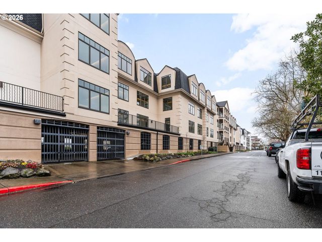 707 N HAYDEN ISLAND Dr 227, Portland, OR 97217