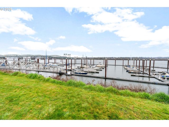 707 N HAYDEN ISLAND Dr 227, Portland, OR 97217