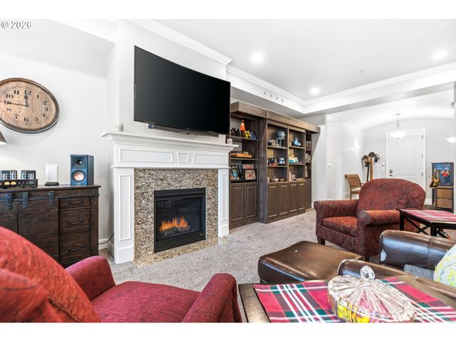 707 N HAYDEN ISLAND Dr 227, Portland, OR 97217