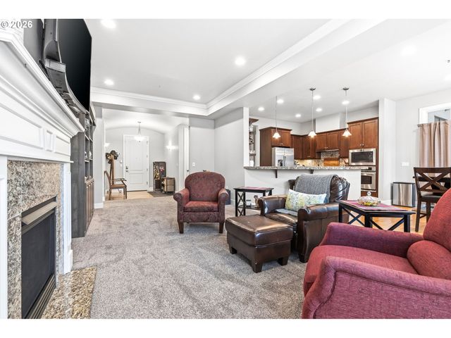 707 N HAYDEN ISLAND Dr 227, Portland, OR 97217