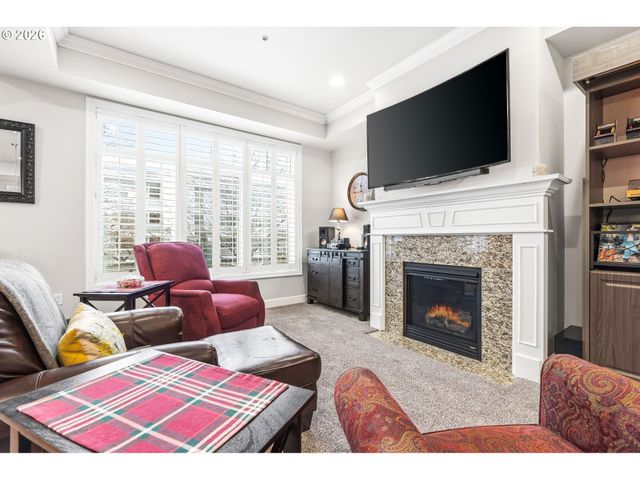 707 N HAYDEN ISLAND Dr 227, Portland, OR 97217