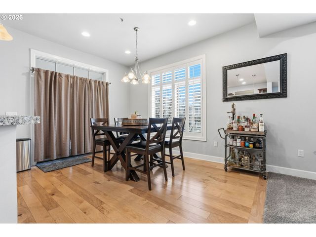 707 N HAYDEN ISLAND Dr 227, Portland, OR 97217