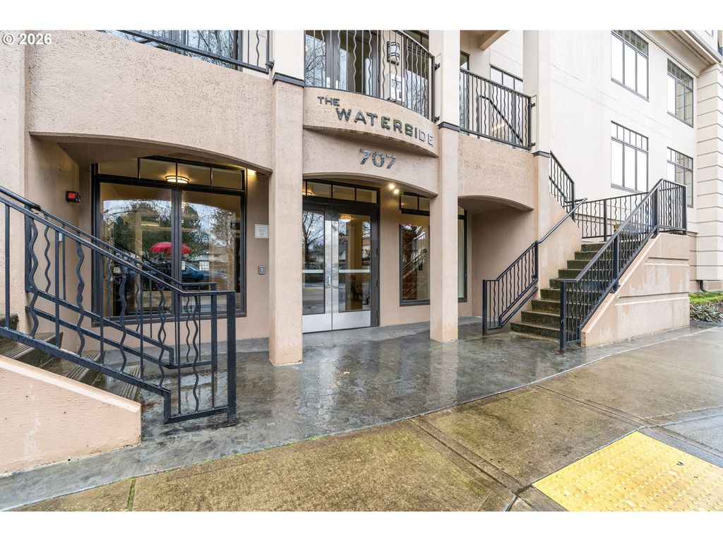707 N HAYDEN ISLAND Dr 227, Portland, OR 97217