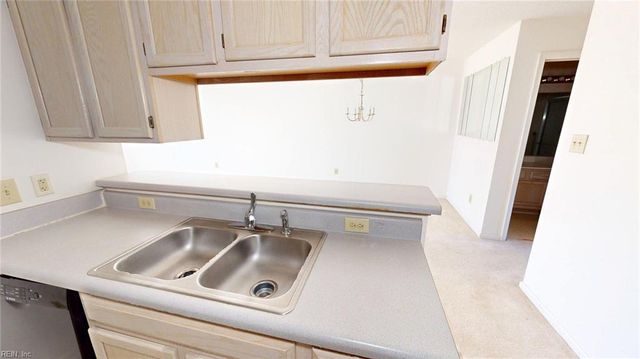 316 S Hill LN, Chesapeake, VA 23322