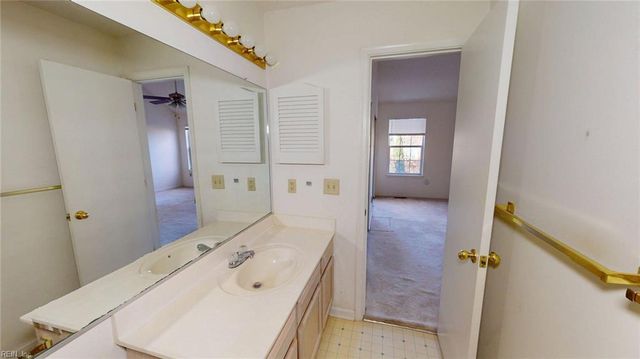 316 S Hill LN, Chesapeake, VA 23322