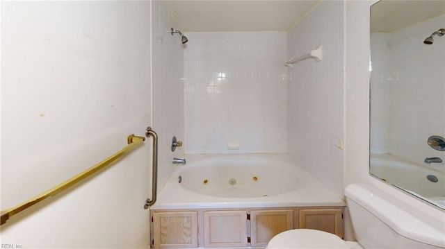 316 S Hill LN, Chesapeake, VA 23322